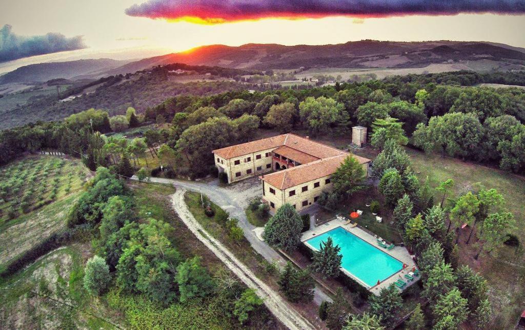 Yellowstone In Chianti Resort E Pool Сан-Джиминьяно Экстерьер фото